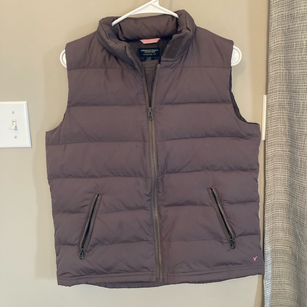 American Eagle brown puffer vest